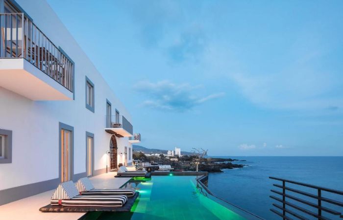 White Exclusive Suites & Villas